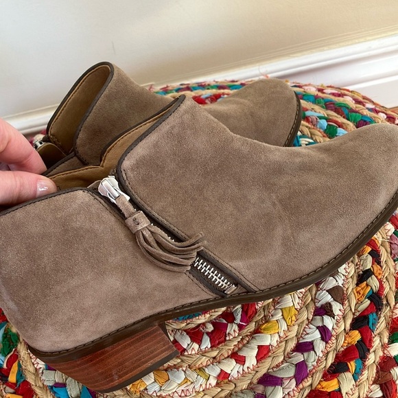 NWOT Vionic Serena Tan Suede Ankle Boots - Picture 3 of 7